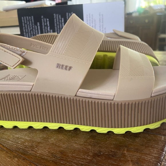 Reef sandals - Picture 3 of 5